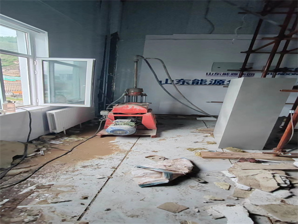 西林地基基础下沉墙体裂缝加固注浆顶升施工